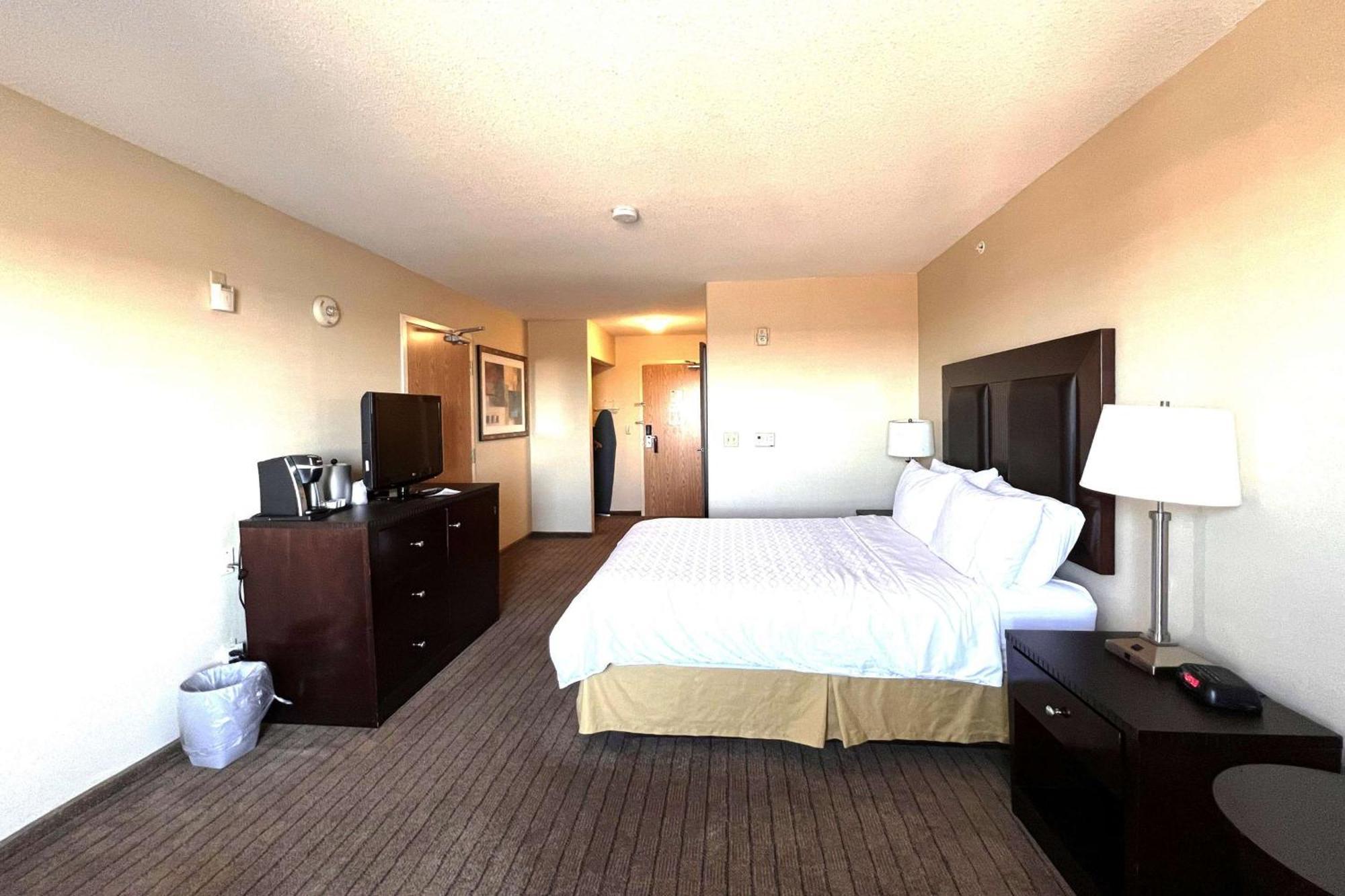 Ramada By Wyndham Prince Albert Dış mekan fotoğraf