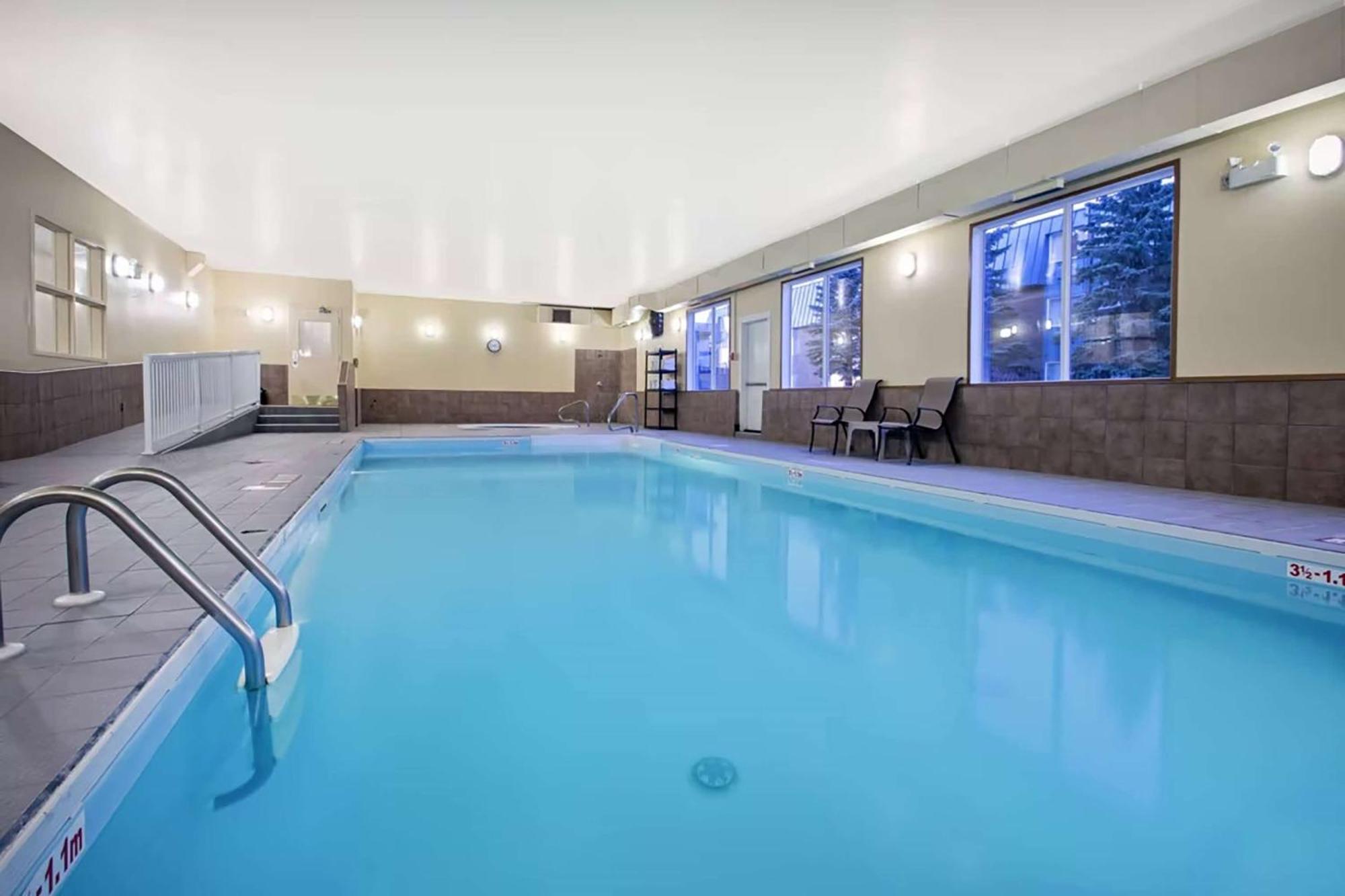 Ramada By Wyndham Prince Albert Dış mekan fotoğraf