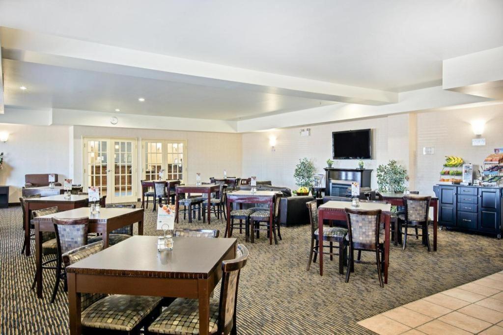 Ramada By Wyndham Prince Albert Dış mekan fotoğraf