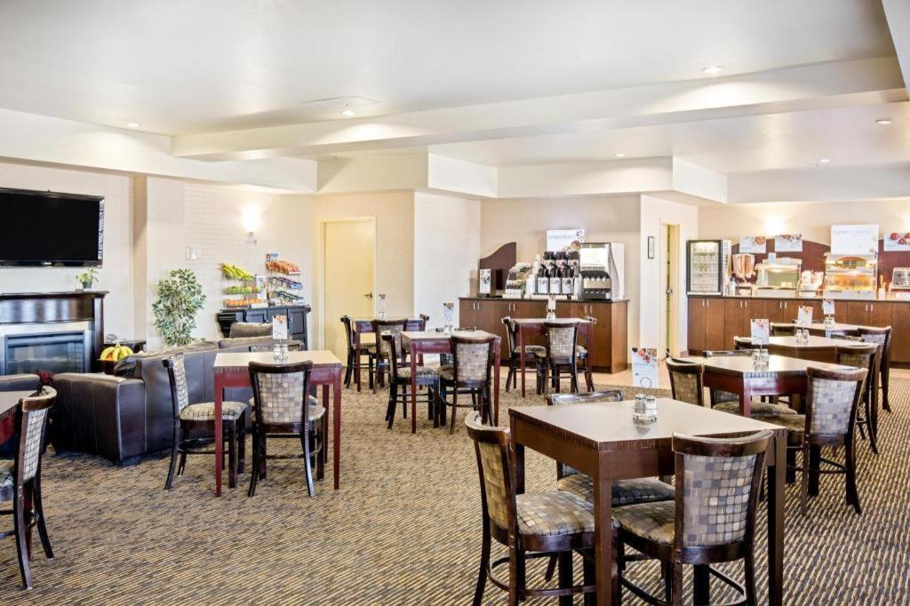 Ramada By Wyndham Prince Albert Dış mekan fotoğraf